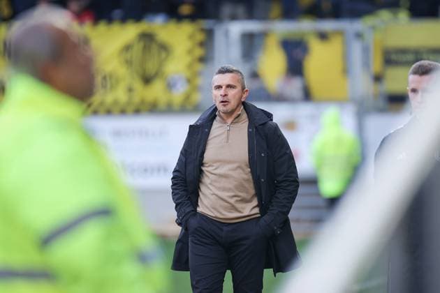Dritte Liga, Alemannia Aachen vs. SSV Jahn Regensburg, 22.11.2025 Erstes Heimspoiel für Mersad Selimbegovic (Cheftrainer Alemannia Aachen) -- DFL REGULATIONS PROHIBIT ANY USE OF PHOTOGRAPHS AS IMAGE SEQUENCES AND OR Q?UASI-VIDEO. - Dritte Liga, Alemannia Aachen vs. SSV Jahn Regensburg, 22.11.2025, Tivoli, Aachen Copyright: xBEAUTIFULxSPORTS Derixx