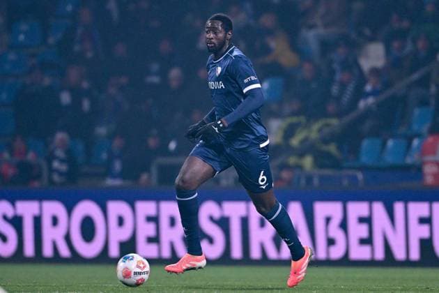Ibrahima Sissoko 6 (Vfl Bochum), VfL Bochum vs. Dynamo Dresden, Fussball, 2. Bundesliga, 13. Spieltag, 21.11.2025 DFB regulations prohibit any use of photographs as image sequences and or quasi-video Bochum Nordrhein-Westfalen Deutschland *** Ibrahima Sissoko 6 Vfl Bochum , VfL Bochum vs Dynamo Dresden, Soccer, 2 Bundesliga, 13 Matchday, 21 11 2025 DFB regulations prohibit any use of photographs as image sequences and or quasi video Bochum Nordrhein Westfalen Germany Copyright: xkolbert-press MarcxNiemeyerx