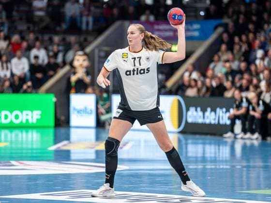 Viola Leuchter (Deutschland, 77) am Ball, Deutschland vs. Schweiz, Handball, Laenderspiel, Frauen, Spielzeit 2025 2026, 22.11.2025, Deutschland vs. Schweiz, Handball, Laenderspiel, Frauen, Spielzeit 2025 2026, 22.11.2025 Goeppingen Copyright: xEibner-Pressefoto MichaelxSchmidx EP_MST