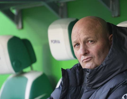 Peter Christiansen (Wolfsburg) Fussball, Herren, Saison 2025 2026, 1.Liga, Bundesliga, Volkswagenarena, VfL Wolfsburg gegen Bayer Leverkusen DFL REGULATIONS PROHIBIT ANY USE OF PHOTOGRAPHS AS IMAGE SEQUENCES AND OR QUASI-VIDEO.