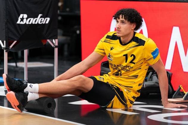 Lenny Anigbata (MHP RIESEN Ludwigsburg, 12) beim Aufwaermen, Warm Up vor Spielbeginn, GER, Veolia Towers Hamburg vs MHP Riesen Ludwigsburg, Basketball, Bundesliga, Spieltag 8, Saison 2025 2026, 22.11.2025 GER, Veolia Towers Hamburg vs MHP Riesen Ludwigsburg, Basketball, Bundesliga, Spieltag 8, Saison 2025 2026, 22.11.2025 Hamburg Copyright: xEibner-Pressefoto MaxxVincenx EP_MVN