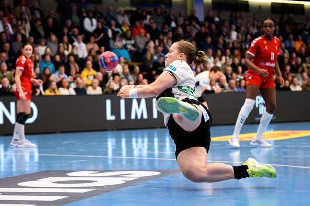 Handball, Frauen Laenderspiel - Deutschland - Schweiz Lisa Antl (Deutschland) Goeppeingen EWS Arena Deutschland