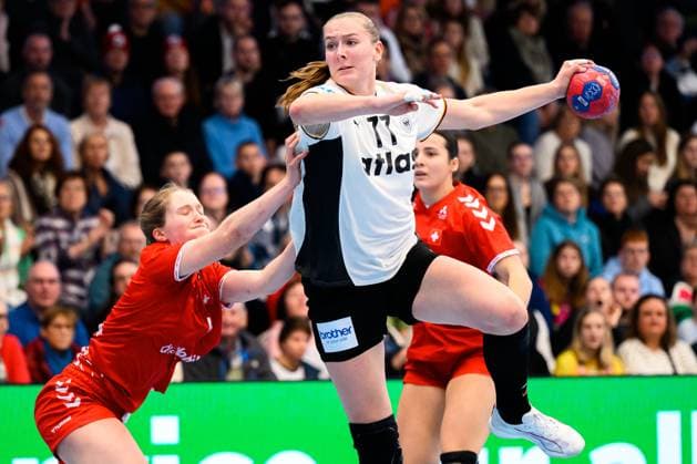 Handball, Frauen Laenderspiel - Deutschland - Schweiz Viola Leuchter (Deutschland) Goeppeingen EWS Arena Deutschland