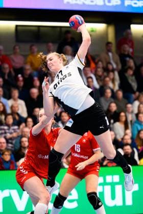 Handball, Frauen Laenderspiel - Deutschland - Schweiz Viola Leuchter (Deutschland) Goeppeingen EWS Arena Deutschland