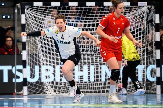 Handball, Frauen Laenderspiel - Deutschland - Schweiz Alina Grijseels (Deutschland) Jubel Freude Emotion Torjubel Torschuetze Torschütze, Tabea Schmid (Schweiz) Goeppeingen EWS Arena Deutschland