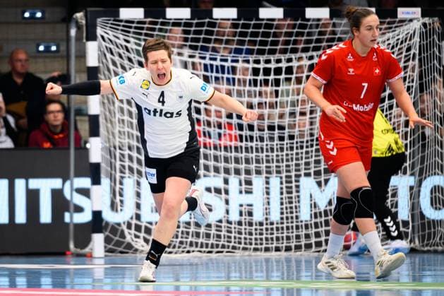 Handball, Frauen Laenderspiel - Deutschland - Schweiz Alina Grijseels (Deutschland) Jubel Freude Emotion Torjubel Torschuetze Torschütze, Tabea Schmid (Schweiz) Goeppeingen EWS Arena Deutschland