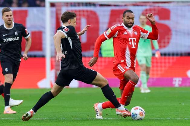Maximilian Eggestein (SC Freiburg) und Jonathan Tah (FC Bayern Muenchen) kaempfen um den Ball, Bundesliga, FC Bayern München v Club Freiburg, Allianz Arena am 22. November 2025 in München, Deutschland. (Foto von Marco Steinbrenner DeFodi Images) Maximilian Eggestein (SC Freiburg) und Jonathan Tah (FC Bayern Muenchen) battle for the ball, Bundesliga, FC Bayern München v Sport-Club Freiburg, Allianz Arena, November 22, 2025 in München, Germany. (Photo by Marco Steinbrenner DeFodi Images) DFL regulations prohibit any use of photographs as image sequences and or quasi-video.