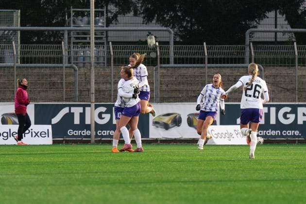 SGS Essen celebrating their goal during the Google Pixel Frauen Bundesliga game between Bayer 04 Leverkusen and SGS Essen at Ulrich - Haberland Stadium in Levekusen, Germany Copyright: xLeoniexKiehlx xSPPx Sportspressphoto_SPR64688