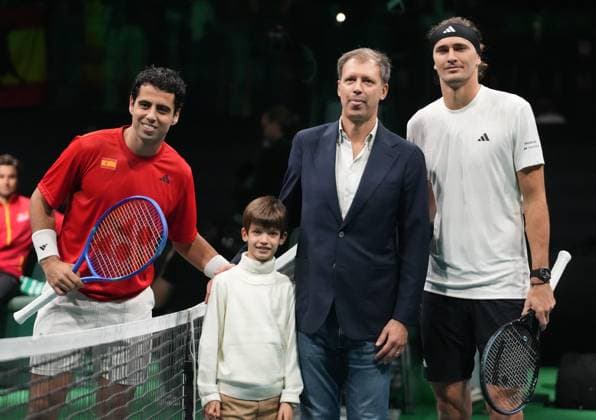 TENNIS - DAVIS CUP 2025 - FINAL 8 22 11 2025 Laurent Lairys MAXPPP - Jaume Munar of Spain and Alexander Zverev of Germany during Davis Cup 2025, Final 8, Tennis event on 22November 2025 in Bologna, Italy - Photo Laurent Lairys