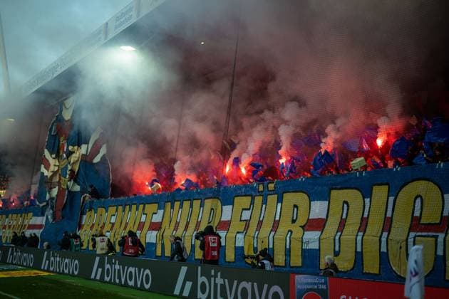 Choreo, Transparent, Fanplakat, Banner, Plakat, Spruchband, Fanaktion der Zuschauer und Fans von Heidenheim, GER, 1. FC Heidenheim vs. Borussia Moenchengladbach, Fussball, Bundesliga, 11. Spieltag, Spielzeit 2025 2026, 22.11.2025, DFL DFB REGULATIONS PROHIBIT ANY USE OF PHOTOGRAPHS AS IMAGE SEQUENCES AND OR QUASI-VIDEO, GER, 1. FC Heidenheim vs. Borussia Moenchengladbach, Fussball, Bundesliga, 11. Spieltag, Spielzeit 2025 2026, 22.11.2025 Heidenheim Copyright: xEibner-Pressefotox EP_EER