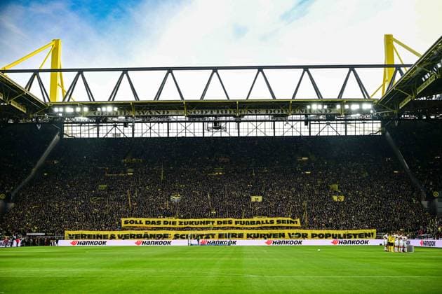 Protest Fans Dortmund, Borussia Dortmund vs. VfB Stuttgart, Fussball, 1. Bundesliga, 11. Spieltag, 22.11.2025 DFB regulations prohibit any use of photographs as image sequences and or quasi-video Dortmund Nordrhein-Westfalen Deutschland