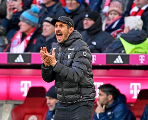 22.11.2025, Fussball Bundesliga 2025 2026, 11.Spieltag, FC Bayern München - SC Freiburg, in der Allianz-Arena München, Trainer Julian Schuster (SC Freiburg)