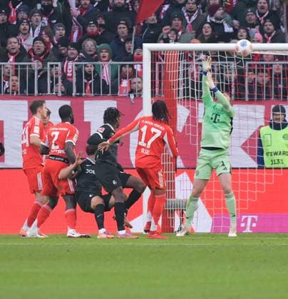 22.11.2025, xblx, Fussball 1.Bundesliga, FC Bayern Muenchen - SC Freiburg v.l. Johan Manzambi (SC Freiburg), Goal scored, Tor zum 0:2 (DFL DFB REGULATIONS PROHIBIT ANY USE OF PHOTOGRAPHS as IMAGE SEQUENCES and or QUASI-VIDEO) Muenchen