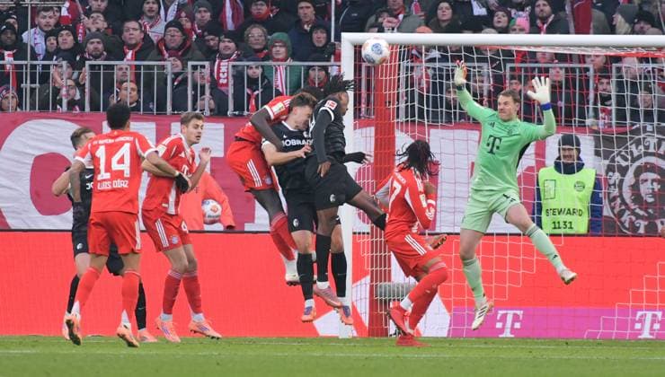 22.11.2025, xblx, Fussball 1.Bundesliga, FC Bayern Muenchen - SC Freiburg v.l. Johan Manzambi (SC Freiburg), Goal scored, Tor zum 0:2 (DFL DFB REGULATIONS PROHIBIT ANY USE OF PHOTOGRAPHS as IMAGE SEQUENCES and or QUASI-VIDEO) Muenchen