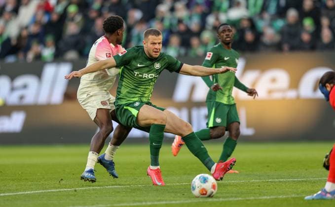 DEU, Wolfsburg, VfL Wolfsburg vs Bayer Leverkusen, Bundesliga, DFB, Saison 2526, Volkswagen Arena, 11. Spieltag, im Bild v.l.n.r: Denis Vavro (VfL Wolfsburg 3) DFB DFL REGULATIONS PROHIBIT ANY USE OF PHOTOGRAPHS AS IMAGE SEQUENCES AND OR QUASI-VIDEO, 22.11.2025 Copyright: HMBxMedia HendrikxHamelau