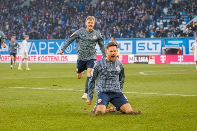 Torjubel 1:0 vorn Torschütze Marco Schuster (Rostock) mit Andreas Voglsammer (Rostock) ; GER, FC Hansa Rostock vs. 1. FC Schweinfurth 05, Fußball, Männer, 3. Liga, 15.Spieltag, Spielzeit 2025 2026, 22.11.2025 Rostock Ostseestadion Mecklenburg - Vorpommern Deutschland