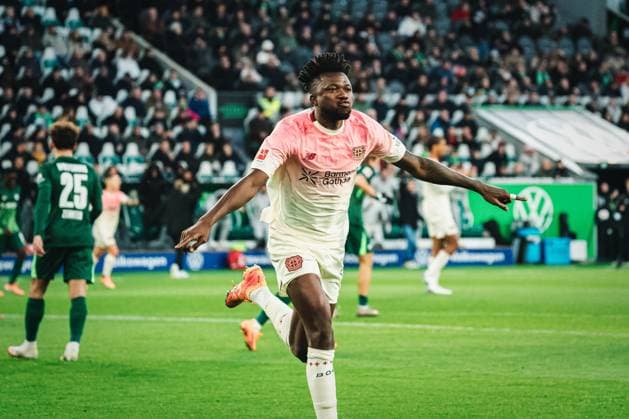 1. Bundesliga: VfL Wolfsburg vs. Bayer 04 Leverkusen, 22.11.2025 TOR Edmond Tapsoba (Bayer 04 Leverkusen, 12) zum 2:0 JUBEL; Fußball, 1. Bundesliga, 11. Spieltag: VfL Wolfsburg vs. Bayer 04 Leverkusen am 22.11.2025 in der Volkswagen Arena, Wolfsburg DFL REGULATIONS PROHIBIT ANY USE OF PHOTOGRAPHS AS IMAGE SEQUENCES AND OR QUASI-VIDEO. Copyright: xBEAUTIFULxSPORTS Tonhäuserx