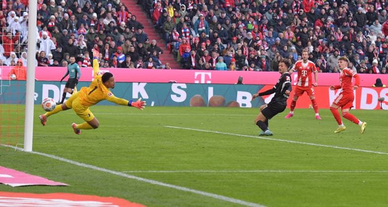 22.11.2025, xblx, Fussball 1.Bundesliga, FC Bayern Muenchen - SC Freiburg v.l. Lennart Karl (FC Bayern Muenchen), Goal scored, Tor zum 1:2 (DFL DFB REGULATIONS PROHIBIT ANY USE OF PHOTOGRAPHS as IMAGE SEQUENCES and or QUASI-VIDEO) Muenchen