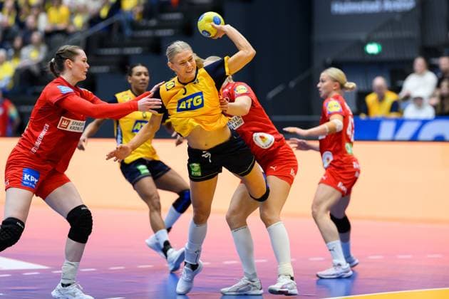 251122 Nina Koppang of Sweden during the International Friendly, Länderspiel, Nationalmannschaft handball match between Sweden and Denmark on November 22, 2025 in Halmstad. Photo: Carl Sandin BILDBYRAN kod CS CS0808 handball handboll handball landslaget sverige sweden danmark national team, Nationalteam denmark dam bbeng Copyright: CARLxSANDIN BB251122CS005