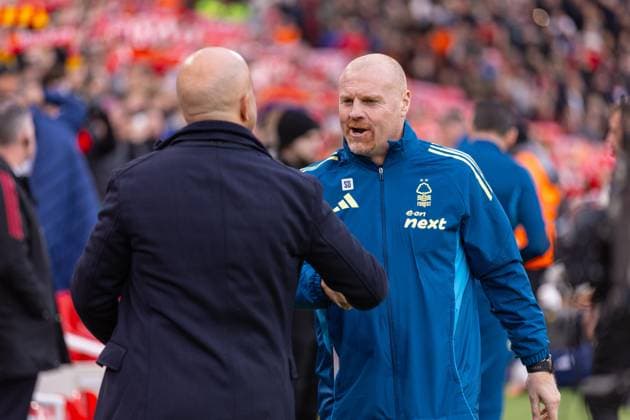 Football - FA Premier League - Liverpool FC v Nottingham Forest FC LIVERPOOL, ENGLAND - Saturday, November 22, 2025: Liverpool s head coach Arne Slot shaking hands with Nottingham Forest s head coach Sean Dyche before the FA Premier League match between Liverpool FC and Nottingham Forest FC at Anfield. (Photo by David Rawcliffe Propaganda) LIVERPOOL Anfield MERSEYSIDE ENGLAND  Copyright: xDavidxRawcliffex P2025-11-22-Liverpool_Nottingham_Forest-13