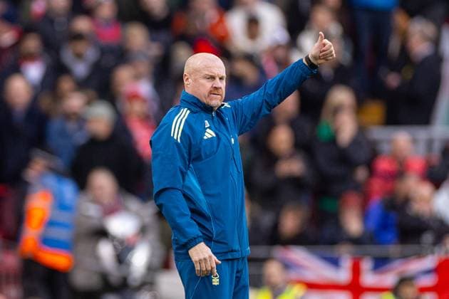 Football - FA Premier League - Liverpool FC v Nottingham Forest FC LIVERPOOL, ENGLAND - Saturday, November 22, 2025: Nottingham Forest s head coach Sean Dyche during the FA Premier League match between Liverpool FC and Nottingham Forest FC at Anfield. (Photo by David Rawcliffe Propaganda) LIVERPOOL Anfield MERSEYSIDE ENGLAND  Copyright: xDavidxRawcliffex P2025-11-22-Liverpool_Nottingham_Forest-17