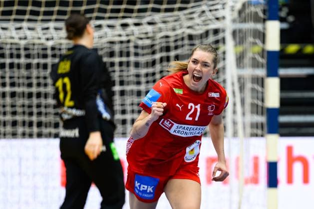 251122 Andrea Ulrikka Aagot Hansen of Denmark celebrates during the International Friendly, Länderspiel, Nationalmannschaft handball match between Sweden and Denmark on November 22, 2025 in Halmstad. Photo: Carl Sandin BILDBYRAN kod CS CS0808 handball handboll handball landslaget sverige sweden danmark national team, Nationalteam denmark dam bbeng jubel Copyright: CARLxSANDIN BB251122CS009