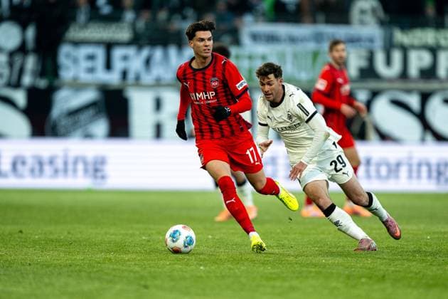 Mathias Honsak (FC Heidenheim, 17), Joe Scally (Borussia Moenchengladbach, 29), GER, 1. FC Heidenheim vs. Borussia Moenchengladbach, Fussball, Bundesliga, 11. Spieltag, Spielzeit 2025 2026, 22.11.2025, DFL DFB REGULATIONS PROHIBIT ANY USE OF PHOTOGRAPHS AS IMAGE SEQUENCES AND OR QUASI-VIDEO, GER, 1. FC Heidenheim vs. Borussia Moenchengladbach, Fussball, Bundesliga, 11. Spieltag, Spielzeit 2025 2026, 22.11.2025 Heidenheim Copyright: xEibner-Pressefotox EP_EER