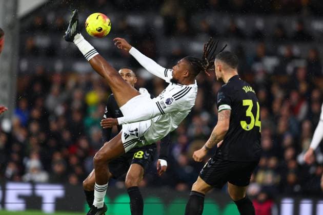 London, England, 22nd November 2025. Alex Iwobi of Fulham has a shot on gol but fails to score during the Fulham vs Sunderland Premier League match at Craven Cottage, London. Picture credit should read: Paul Terry Sportimage EDITORIAL USE ONLY. No use with unauthorised audio, video, data, fixture lists, club league logos or live services. Online in-match use limited to 120 images, no video emulation. No use in betting, games or single club league player publications. SPI_014_PT_Fulham_Sunderland SPI-4303-0014