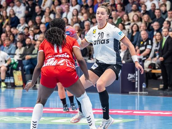 Emily Vogel (Deutschland, 20) am Ball, Deutschland vs. Schweiz, Handball, Laenderspiel, Frauen, Spielzeit 2025 2026, 22.11.2025, Deutschland vs. Schweiz, Handball, Laenderspiel, Frauen, Spielzeit 2025 2026, 22.11.2025 Goeppingen Copyright: xEibner-Pressefoto MichaelxSchmidx EP_MST