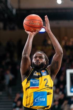 Traveon Buchanan (MHP RIESEN Ludwigsburg, 02) beim Freiwurf, GER, Veolia Towers Hamburg vs MHP Riesen Ludwigsburg, Basketball, Bundesliga, Spieltag 8, Saison 2025 2026, 22.11.2025 GER, Veolia Towers Hamburg vs MHP Riesen Ludwigsburg, Basketball, Bundesliga, Spieltag 8, Saison 2025 2026, 22.11.2025 Hamburg Copyright: xEibner-Pressefoto MaxxVincenx EP_MVN
