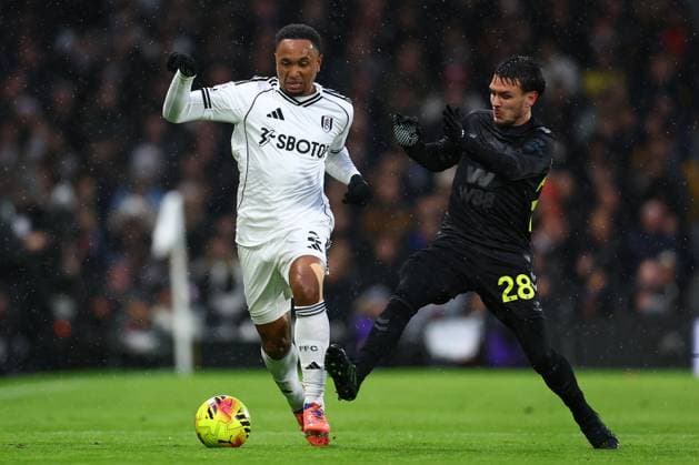 London, England, 22nd November 2025. Kenny Tete of Fulham and Enzo Le FÃ e of Sunderland challenge for the ball during the Fulham vs Sunderland Premier League match at Craven Cottage, London. Picture credit should read: Paul Terry Sportimage EDITORIAL USE ONLY. No use with unauthorised audio, video, data, fixture lists, club league logos or live services. Online in-match use limited to 120 images, no video emulation. No use in betting, games or single club league player publications. SPI_015_PT_Fulham_Sunderland SPI-4303-0015