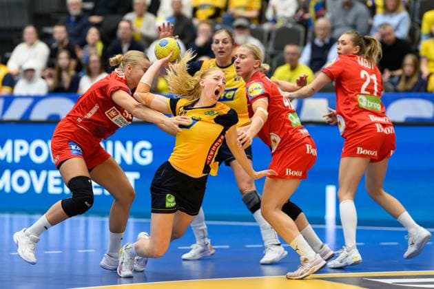 251122 Tyra AxnÃ r of Sweden during the International Friendly, Länderspiel, Nationalmannschaft handball match between Sweden and Denmark on November 22, 2025 in Halmstad. Photo: Carl Sandin BILDBYRAN kod CS CS0808 handball handboll handball landslaget sverige sweden danmark national team, Nationalteam denmark dam bbeng Copyright: CARLxSANDIN BB251122CS014