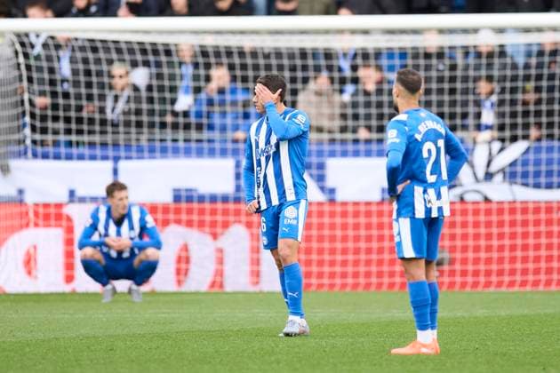 November 22, 2025, Vitoria, Alava, SPAIN: Ander Guevara of Deportivo Alaves reacts during the LaLiga EA Sports match between Deportivo Alaves and RC Celta de Vigo at Mendizorrotza on November 22, 2025, in Vitoria, Spain. Vitoria SPAIN - ZUMAa181 20251122_zaa_a181_072 Copyright: xRicardoxLarreinax