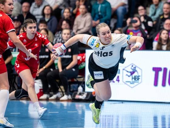 Lisa Antl (Deutschland, 09) kommt am Kreis frei zum Wurf, Deutschland vs. Schweiz, Handball, Laenderspiel, Frauen, Spielzeit 2025 2026, 22.11.2025, Deutschland vs. Schweiz, Handball, Laenderspiel, Frauen, Spielzeit 2025 2026, 22.11.2025 Goeppingen Copyright: xEibner-Pressefoto MichaelxSchmidx EP_MST