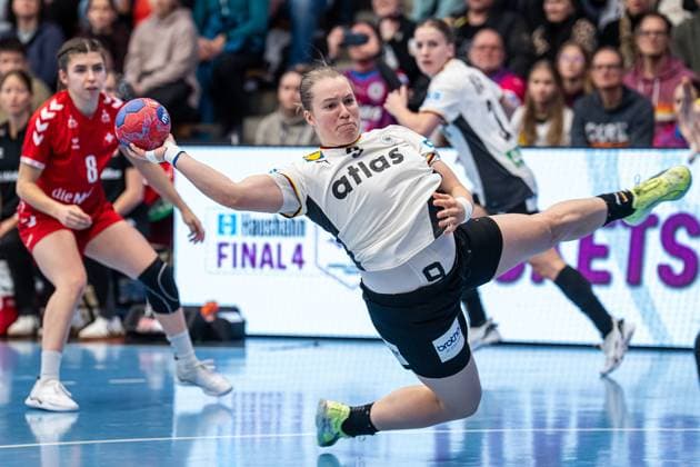 Lisa Antl (Deutschland, 09) kommt am Kreis frei zum Wurf, Deutschland vs. Schweiz, Handball, Laenderspiel, Frauen, Spielzeit 2025 2026, 22.11.2025, Deutschland vs. Schweiz, Handball, Laenderspiel, Frauen, Spielzeit 2025 2026, 22.11.2025 Goeppingen Copyright: xEibner-Pressefoto MichaelxSchmidx EP_MST