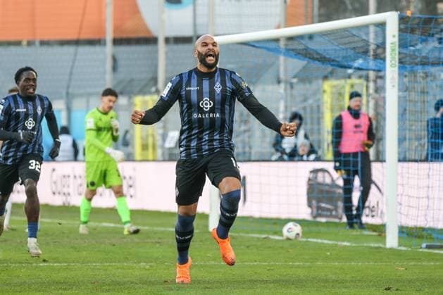 Terrence Boyd (SV Waldhof Mannheim, 13), Torschütze zum 1:0, Tor und Torjubel, Gestik, Freude, Emotionen Fussball: 3. Liga, 15. Spieltag, SV Waldhof Mannheim vs. SV Wehen Wiesbaden am 22.11.2025 in Mannheim (Carl-Benz-Stadion), Deutschland Mannheim Carl-Benz-Stadion Deutschland Copyright: xFranzxReindelx