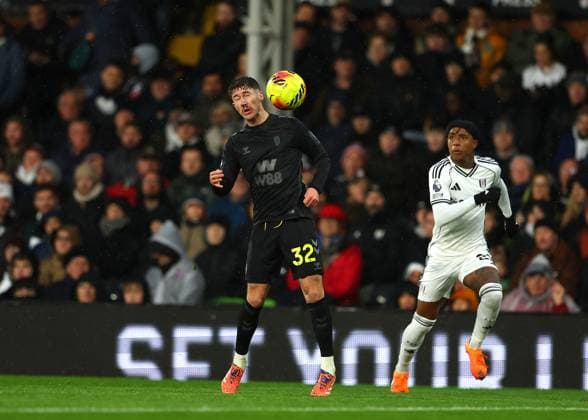 22nd November 2025; Craven Cottage, Fulham, London, England; Premier League Football, Fulham versus Sunderland; Trai Hume of Sunderland heads the ball into play  JohnxPatrickxFletcher