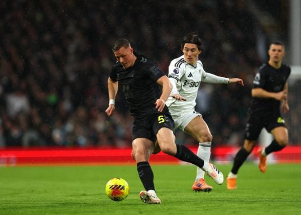 22nd November 2025; Craven Cottage, Fulham, London, England; Premier League Football, Fulham versus Sunderland; Daniel Ballard of Sunderland challenged by Harry Wilson of Fulham  JohnxPatrickxFletcher