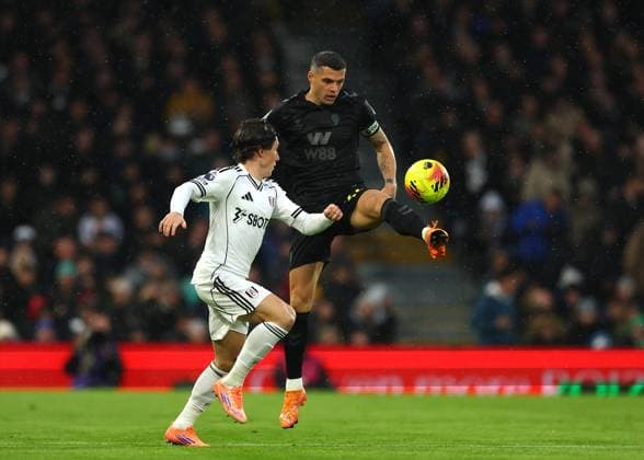 & xa7;22nd November 2025; Craven Cottage, Fulham, London, England; Premier League Football, Fulham versus Sunderland; Granit Xhaka of Sunderland closely marked by Harry Wilson of Fulham  JohnxPatrickxFletcher