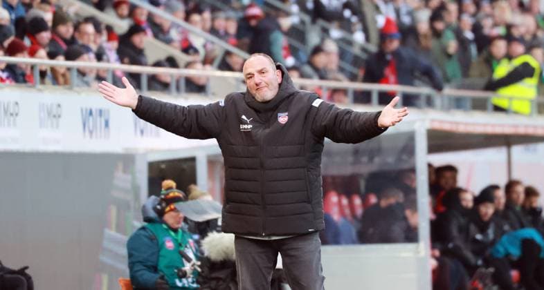 22.11.25 1. FC Heidenheim - Borussia Mönchengladbach Deutschland, Heidenheim, 22.11.2025, Fussball, Bundesliga, Saison 2025 2026, 1. FC Heidenheim - Borussia Mönchengladbach: Frank Schmidt (Trainer 1. FC Heidenheim).