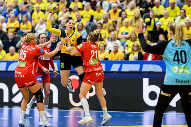 251122 Amelia Lundbäck of Sweden during the International Friendly, Länderspiel, Nationalmannschaft handball match between Sweden and Denmark on November 22, 2025 in Halmstad. Photo: Carl Sandin BILDBYRAN kod CS CS0808 handball handboll handball landslaget sverige sweden danmark national team, Nationalteam denmark dam bbeng Copyright: CARLxSANDIN BB251122CS015