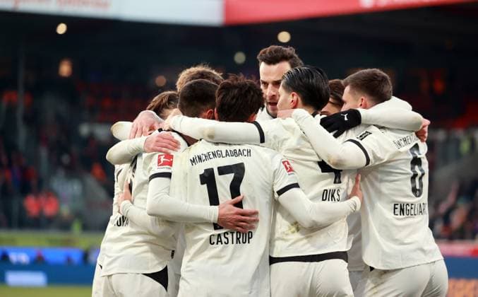 22.11.25 1. FC Heidenheim - Borussia Mönchengladbach Deutschland, Heidenheim, 22.11.2025, Fussball, Bundesliga, Saison 2025 2026, 1. FC Heidenheim - Borussia Mönchengladbach: Kevin Diks (Borussia Mönchengladbach); Jubel Tor Elfmeter 0:1 Diks.