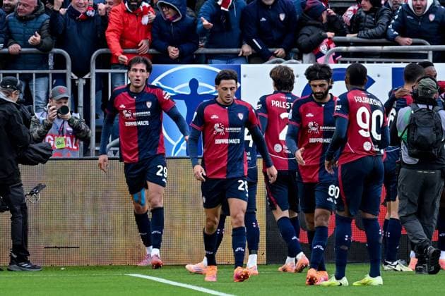 Cagliari s Gennaro Borrelli celebrates after scoring the goal for 1-1 during the Serie A soccer match between Cagliari Calcio and Genoa at the Unipol Domus in Cagliari, Sardinia - Saturday, 22 november 2025. - Soccer  Copyright: xGianlucaxZuddas LaPressex