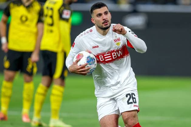 22.11.2025, Fußball, Borussia Dortmund - VfB Stuttgart, 1. Fußball Bundesliga, 11. Spieltag, Signal Iduna Park, Saison 2025 2026: Torjubel nach dem Tor zum 1:2 durch Torschütze Deniz Undav (VfB Stuttgart 26) DFB regulations prohibit any use of photographs as image sequences and or quasi-video. Nordrhein-Westfalen Deutschland *** 22 11 2025, Soccer, Borussia Dortmund VfB Stuttgart, 1 Soccer Bundesliga, Matchday 11, Signal Iduna Park, Season 2025 2026 Goal celebration after the goal to 1 2 by scorer Deniz Undav VfB Stuttgart 26 DFB regulations prohibit any use of photographs as image sequences and or quasi video North Rhine-Westphalia Germany