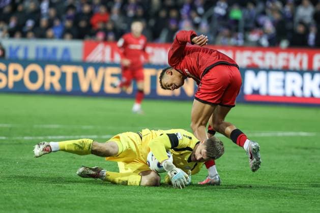 3. Liga; VfL Osnabrück - FC Ingolstadt 04; Torchance verpasst Zweikampf Kampf um den Ball Marcel Costly (22, FCI) Torwart Jonsson Lukas (21 VFL) 3. Liga - FC Ingolstadt 04 Saison 2025 2026 VfL Osnabrück