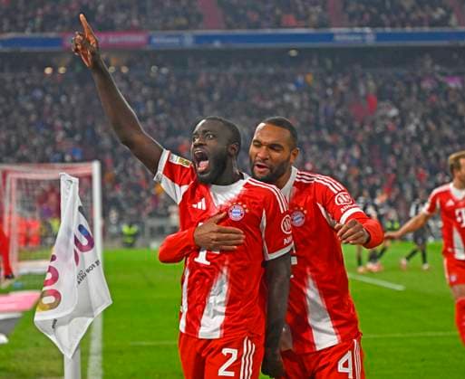 22.11.2025, Fussball Bundesliga 2025 2026, 11.Spieltag, FC Bayern München - SC Freiburg, in der Allianz-Arena München, Torjubel v.l. Dayot Upamecano (FC Bayern München) und Jonathan Tah (FC Bayern München)