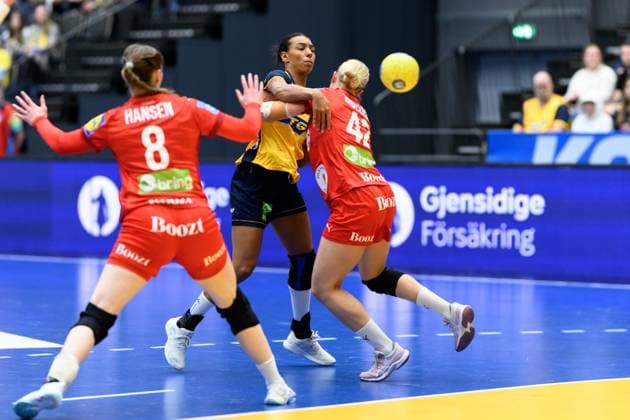 251122 Jamina Roberts of Sweden during the International Friendly, Länderspiel, Nationalmannschaft handball match between Sweden and Denmark on November 22, 2025 in Halmstad. Photo: Carl Sandin BILDBYRAN kod CS CS0808 handball handboll handball landslaget sverige sweden danmark national team, Nationalteam denmark dam bbeng Copyright: CARLxSANDIN BB251122CS024