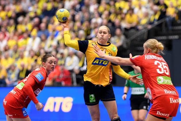 251122 Emma Lindqvist of Sweden during the International Friendly, Länderspiel, Nationalmannschaft handball match between Sweden and Denmark on November 22, 2025 in Halmstad. Photo: Carl Sandin BILDBYRAN kod CS CS0808 handball handboll handball landslaget sverige sweden danmark national team, Nationalteam denmark dam bbeng Copyright: CARLxSANDIN BB251122CS029