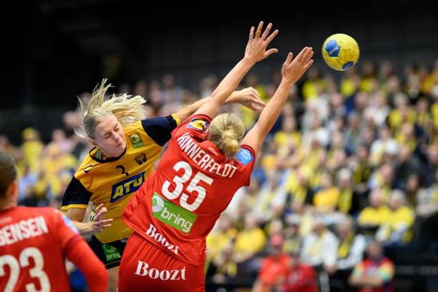 251122 Nina Koppang of Sweden during the International Friendly, Länderspiel, Nationalmannschaft handball match between Sweden and Denmark on November 22, 2025 in Halmstad. Photo: Carl Sandin BILDBYRAN kod CS CS0808 handball handboll handball landslaget sverige sweden danmark national team, Nationalteam denmark dam bbeng Copyright: CARLxSANDIN BB251122CS030