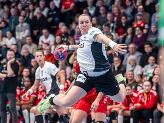 Lisa Antl (Deutschland, 09) am Kreis, Deutschland vs. Schweiz, Handball, Laenderspiel, Frauen, Spielzeit 2025 2026, 22.11.2025, Deutschland vs. Schweiz, Handball, Laenderspiel, Frauen, Spielzeit 2025 2026, 22.11.2025 Goeppingen Copyright: xEibner-Pressefoto MichaelxSchmidx EP_MST